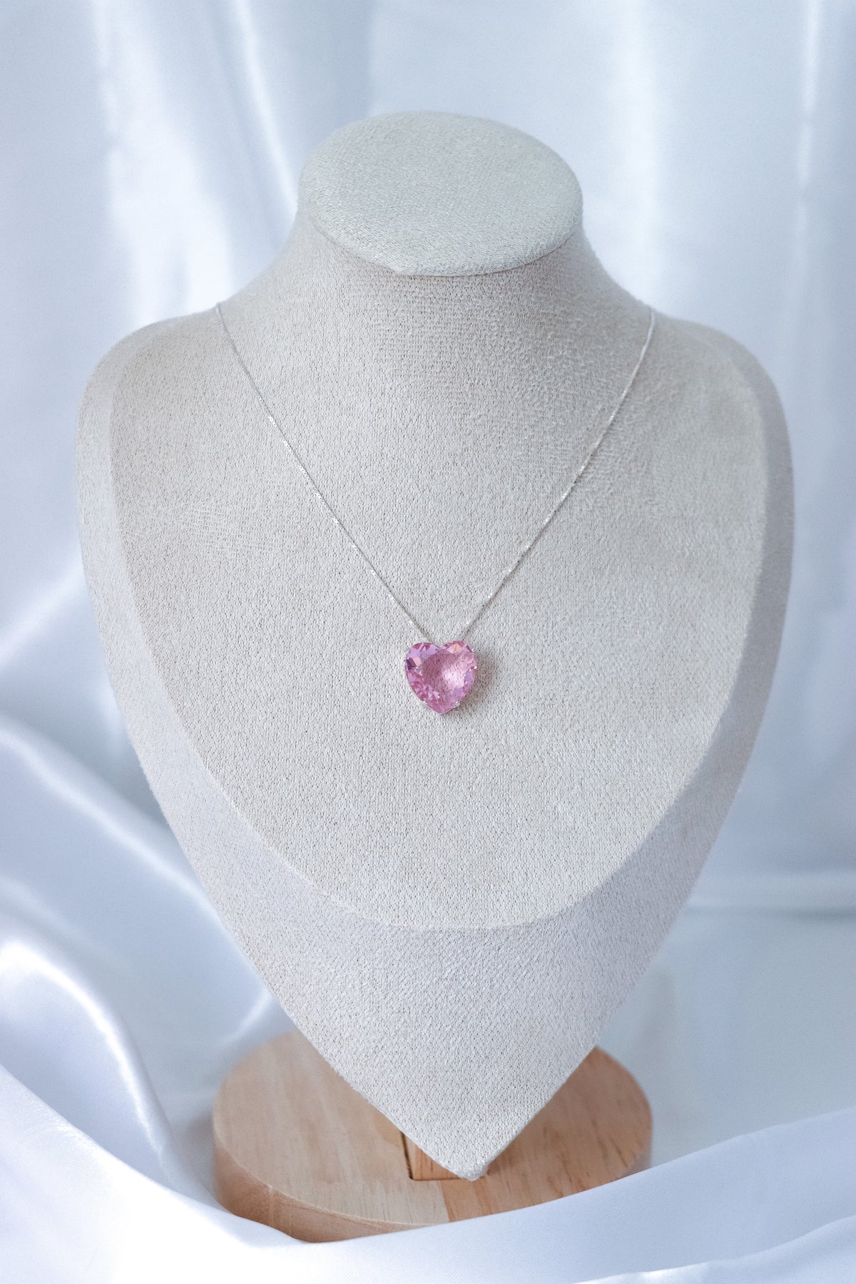 ROSE QUARTZ HEART NECKLACE