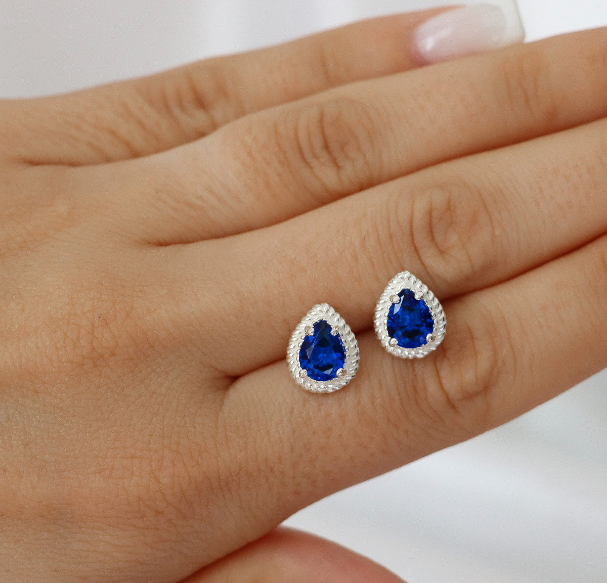 CUBIC ZIRCONIA BLUE SAPPHIRE EARRING