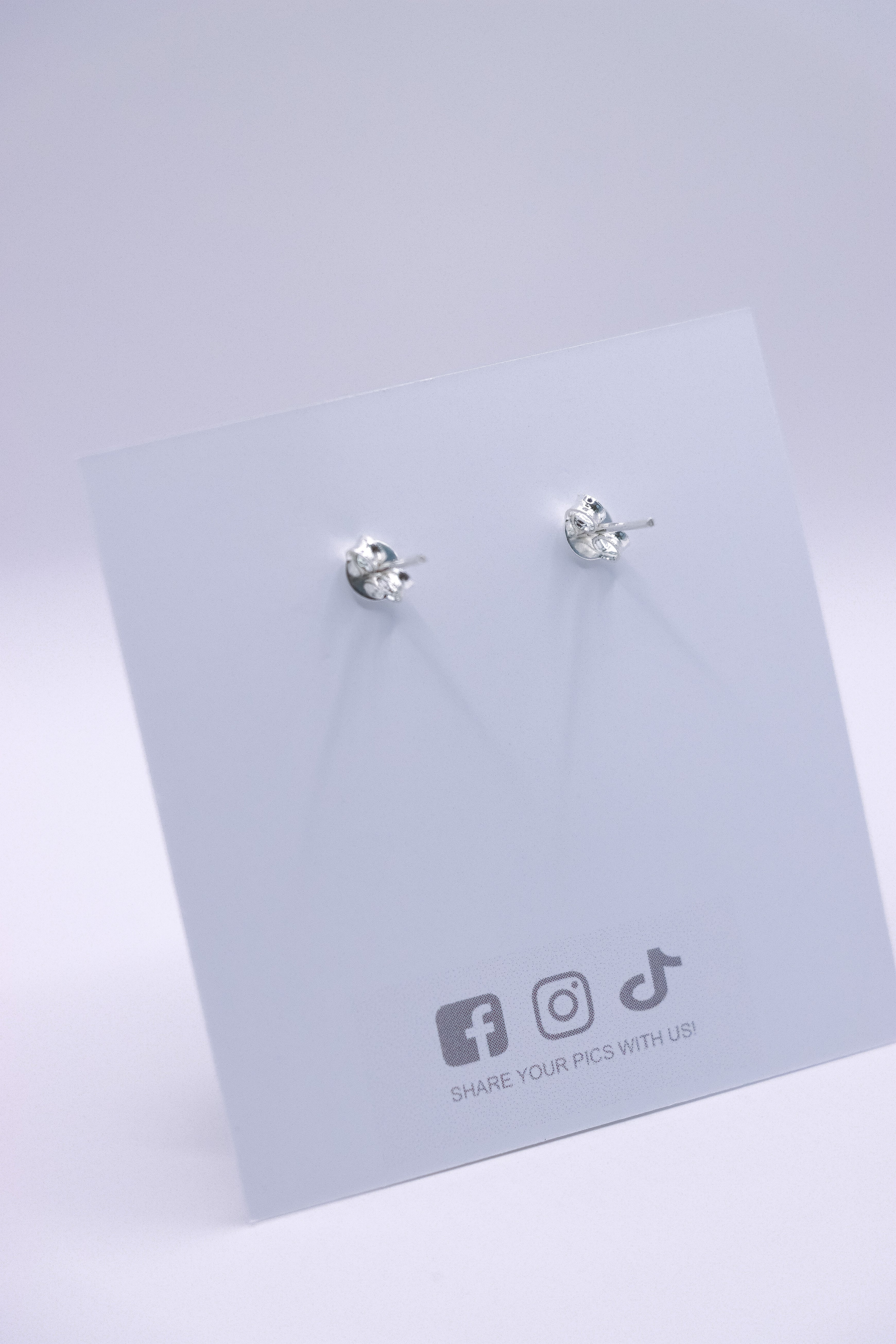 CLASSIC DIAMOND UNISEX EARRING