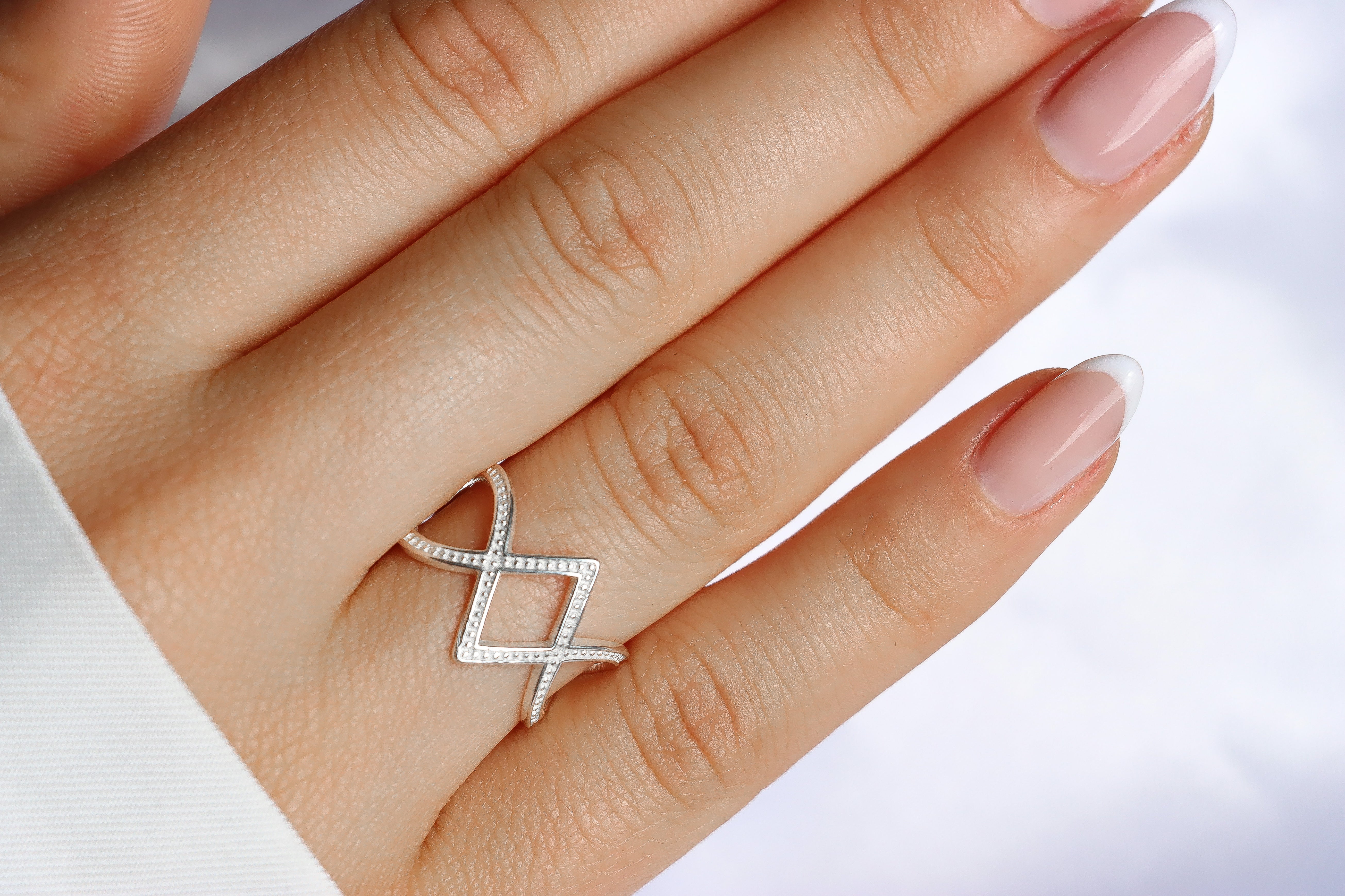 GEOMETRICAL RHOMBUS RING