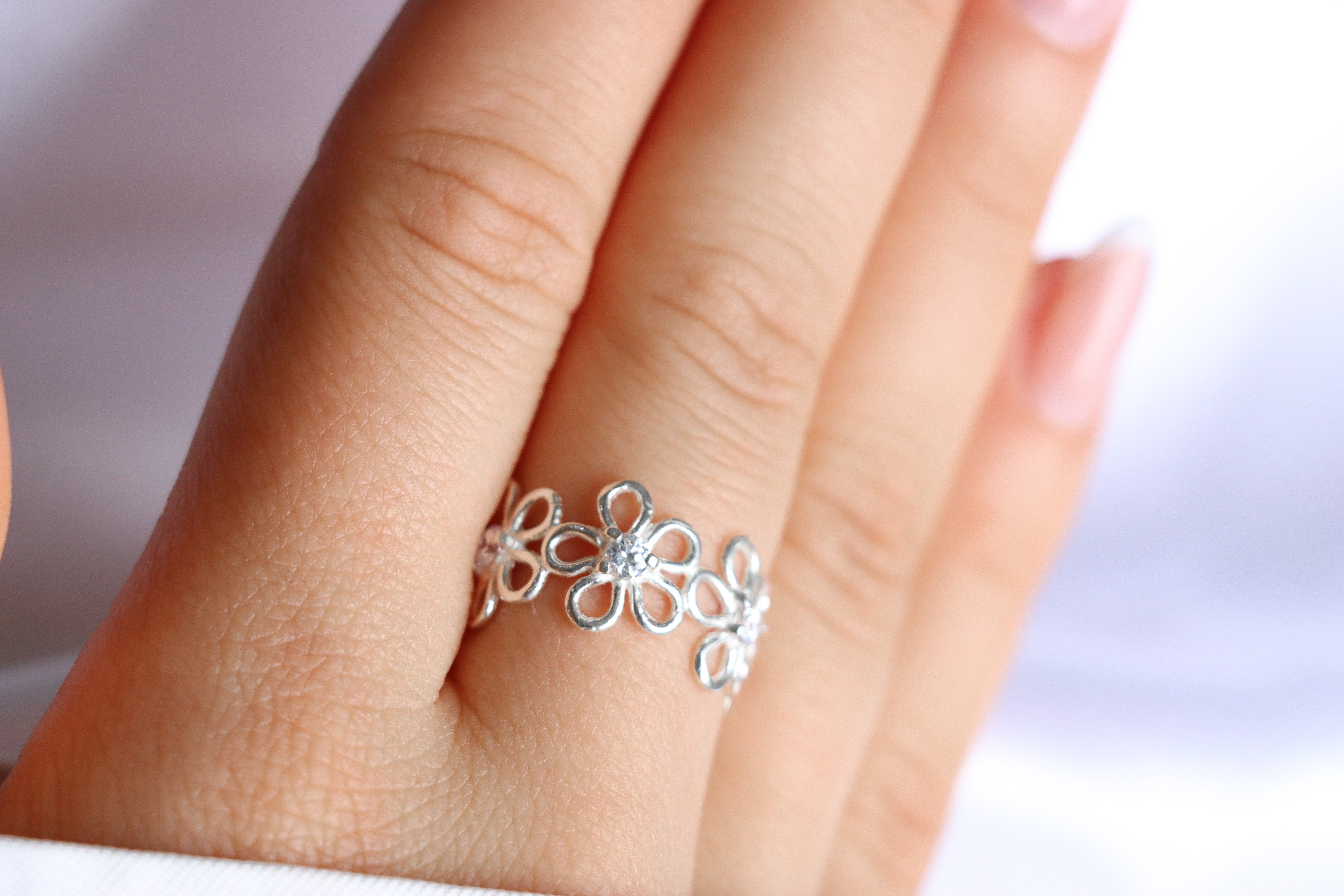 ADJUSTABLE FIVE FLOWERS RING