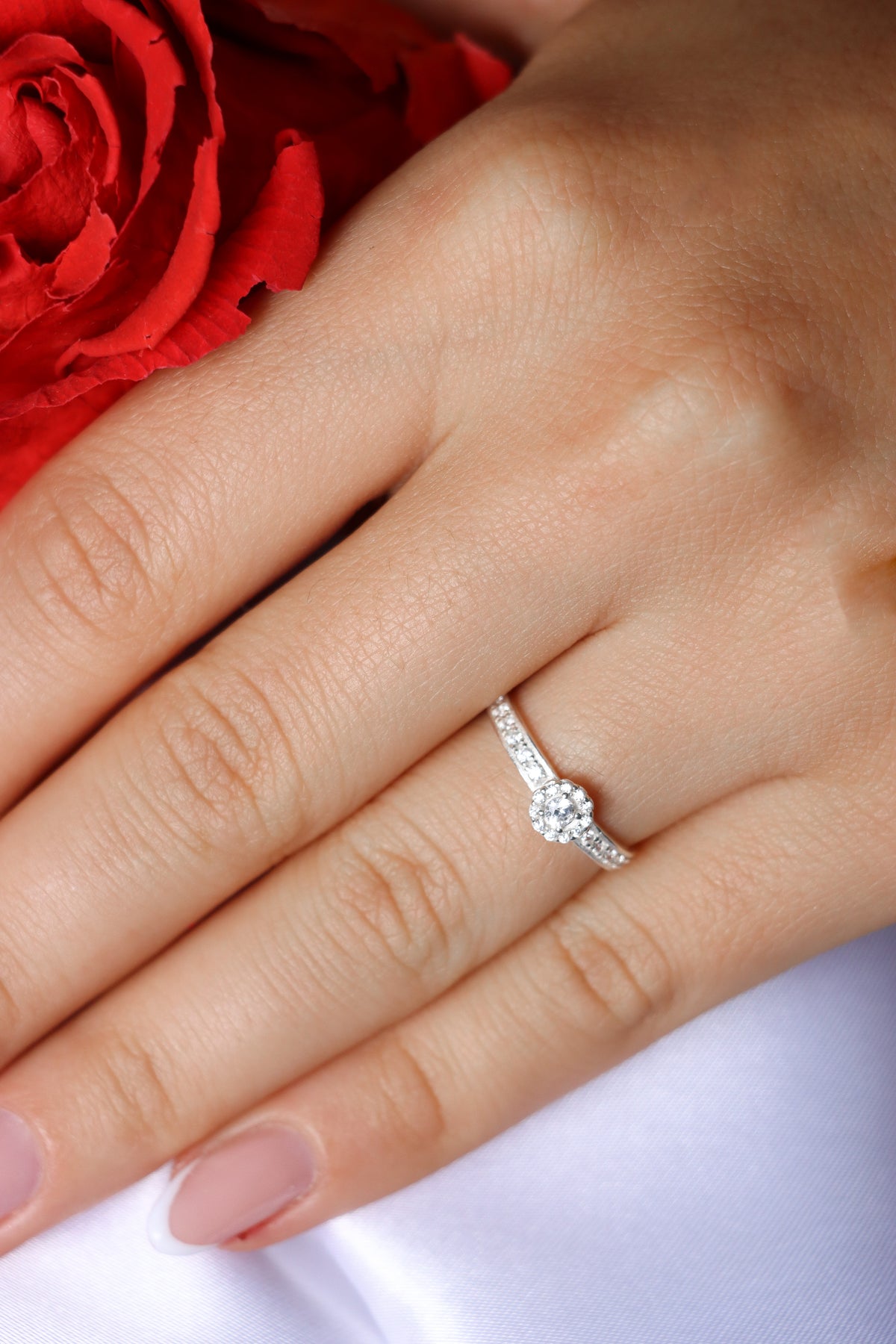 FLOWER ENGAGEMENT CRYSTAL RING